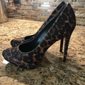 Enzo Angiolini leopard heel size 7.5